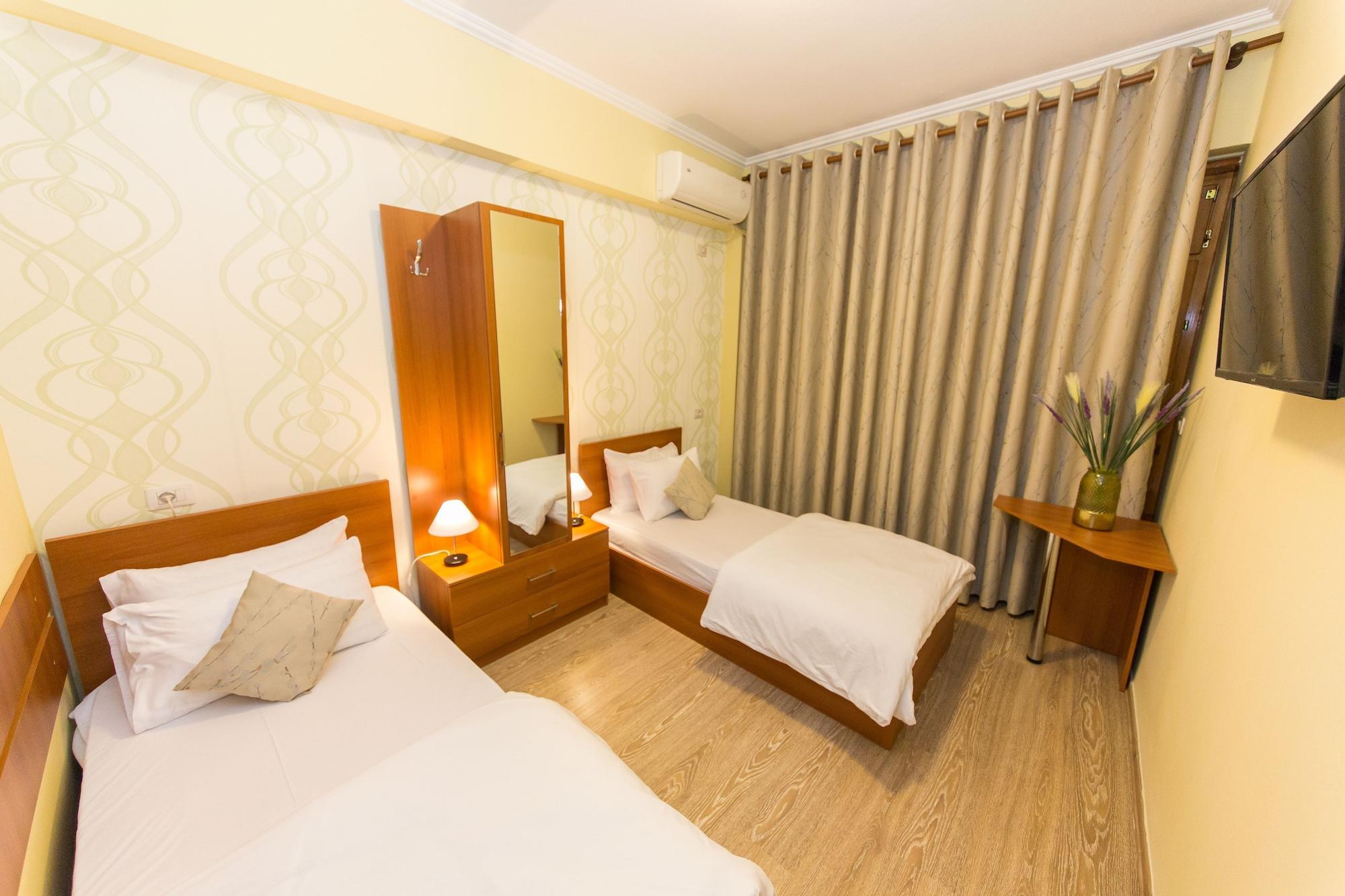 Hotel Baron Тирана Экстерьер фото