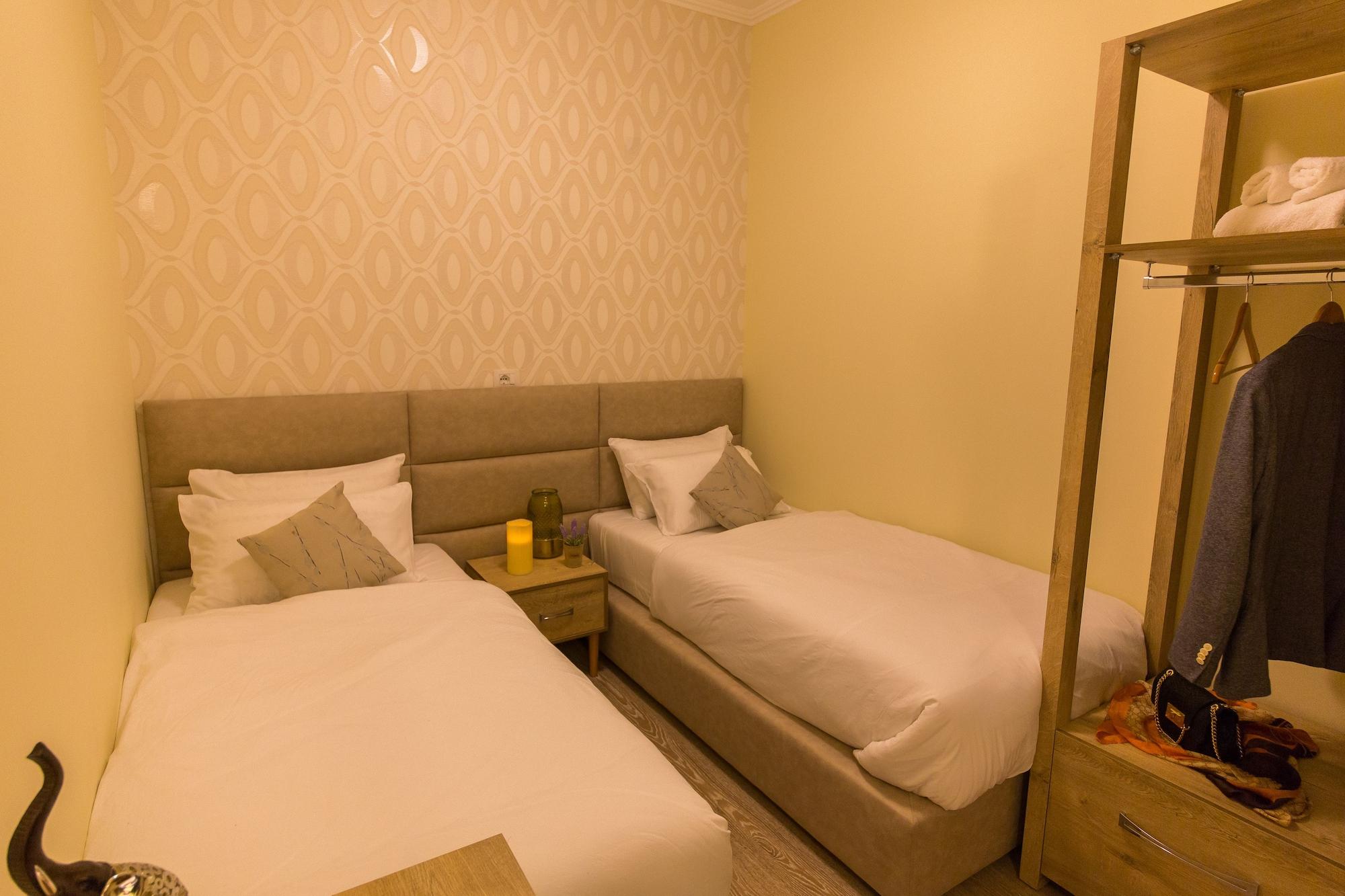 Hotel Baron Тирана Экстерьер фото