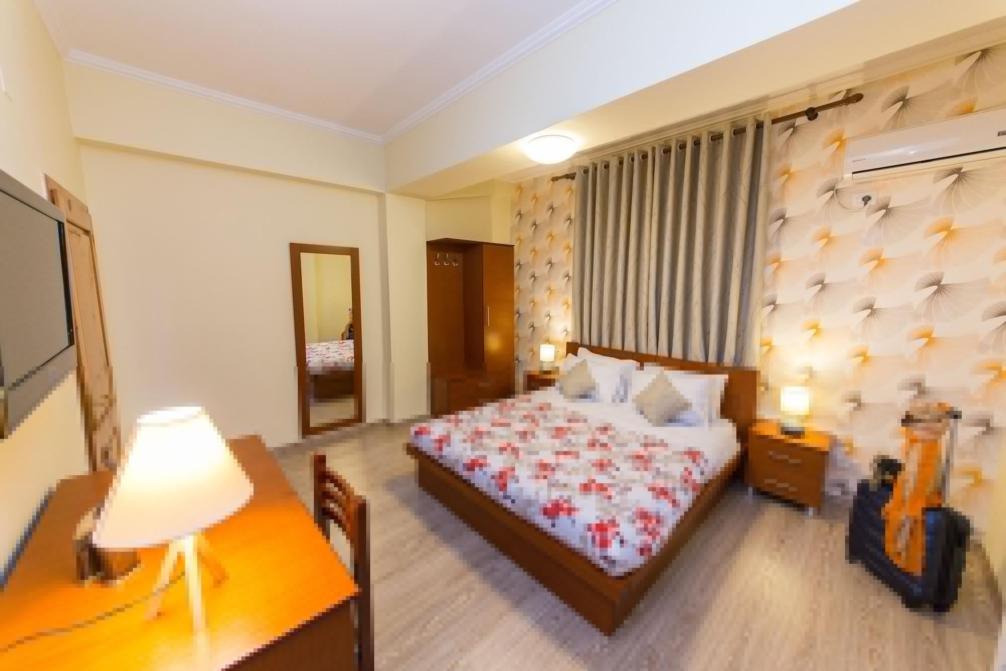 Hotel Baron Тирана Экстерьер фото