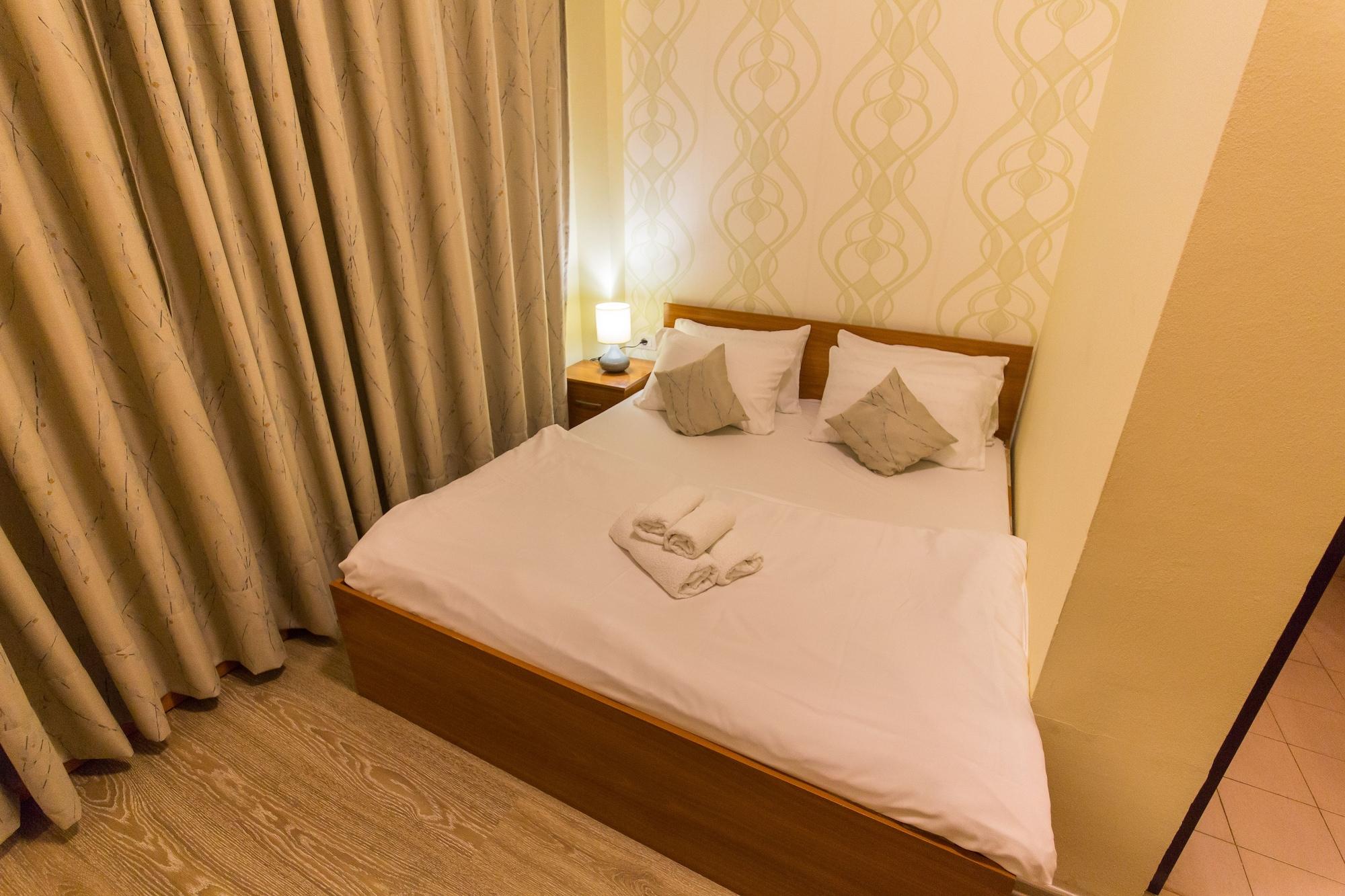 Hotel Baron Тирана Экстерьер фото