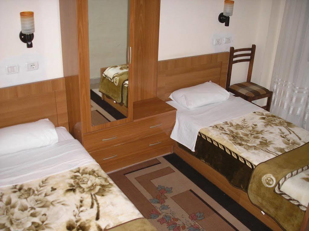 Hotel Baron Тирана Экстерьер фото